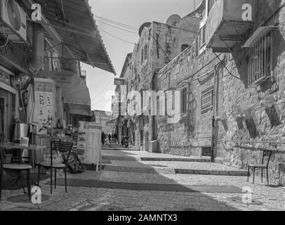 Jerusalem, ISRAEL - 7. MÄRZ 2015: Die Marktstraße in der Altstadt bei voller Aktivität. Stockfoto