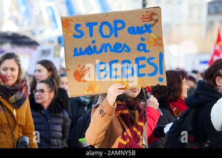 Fachleute aus der frühen Kindheit protestieren gegen die Überfüllung der Kindergärten, Lyon, Frankreich Stockfoto