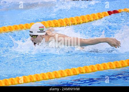 Shenzhen, Chinas Provinz Guangdong. Januar 2020. Der ungarische Kenderesi Tamas tritt beim 200-m-Schmetterlingsfinale der FINA Champions Swim Series 2020 in Shenzhen, Südchina Guangdong Provinz, 14. Januar 2020 an. Kredit: Liang Xu/Xinhua/Alamy Live News Stockfoto