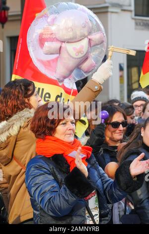 Fachleute aus der frühen Kindheit protestieren gegen die Überfüllung der Kindergärten, Lyon, Frankreich Stockfoto