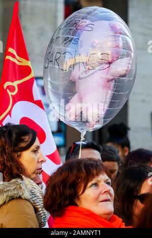 Fachleute aus der frühen Kindheit protestieren gegen die Überfüllung der Kindergärten, Lyon, Frankreich Stockfoto