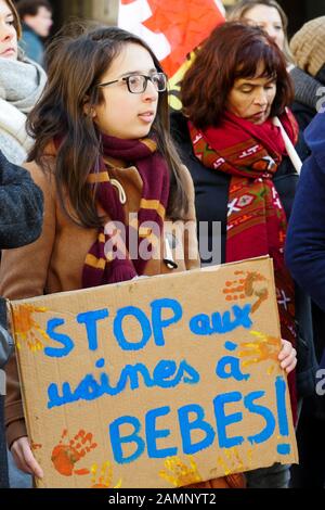 Fachleute aus der frühen Kindheit protestieren gegen die Überfüllung der Kindergärten, Lyon, Frankreich Stockfoto