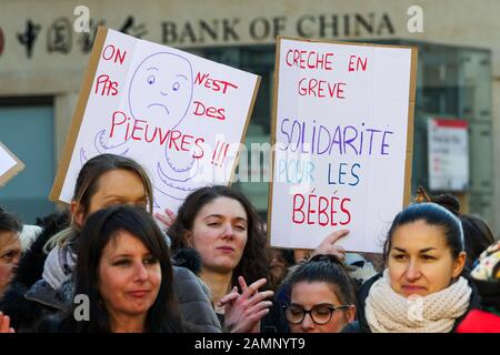Fachleute aus der frühen Kindheit protestieren gegen die Überfüllung der Kindergärten, Lyon, Frankreich Stockfoto