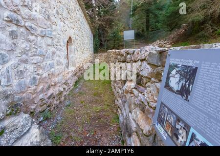 Historische Kirche der Maria in Arkoudorema, Arcadia, Griechenland gebaut in 1719 und mit Fresken im Jahr 1754 von Geo eingerichtet Stockfoto