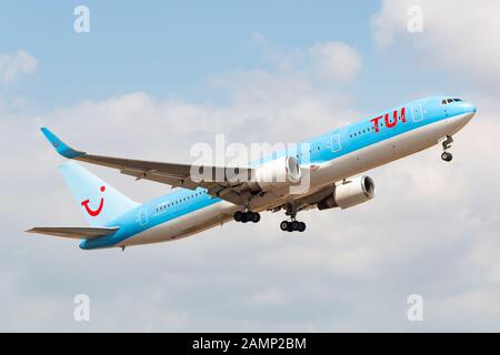 Palma de Mallorca, Spanien - 21. Juli 2018: Flugzeug TUI Boeing 767 auf dem Flughafen Palma de Mallorca (PMI) in Spanien. Boeing ist eine Flugzeughersteller-Basis Stockfoto