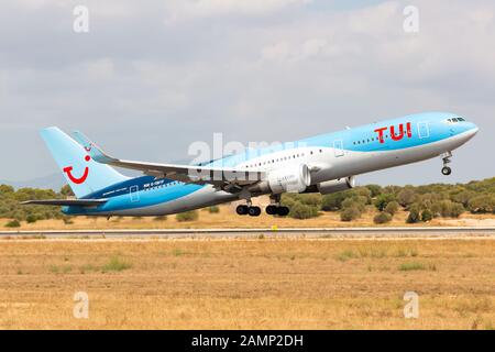 Palma de Mallorca, Spanien - 21. Juli 2018: Flugzeug TUI Boeing 767 auf dem Flughafen Palma de Mallorca (PMI) in Spanien. Boeing ist eine Flugzeughersteller-Basis Stockfoto