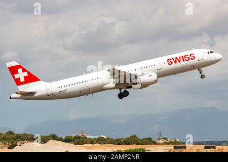 Palma de Mallorca, Spanien - 21. Juli 2018: Airbus A321 der Swiss International Airlines am Flughafen Palma de Mallorca (PMI) in Spanien. Airbus ist ein Stockfoto