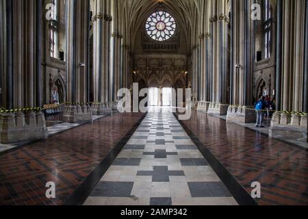 BRISTOL, GROSSBRITANNIEN - 8. APRIL 2019. Das Innere der Kathedrale von Bristol wurde 1140 gegründet und hieß ursprünglich St Augustine's Abbey. Bristol, England, Großbritannien, 8. April 2019 Stockfoto