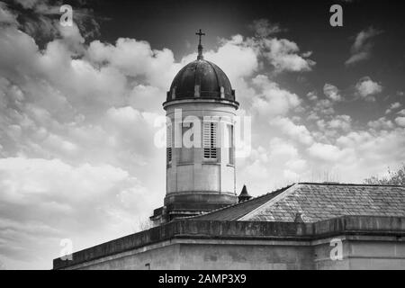 BRISTOL, GROSSBRITANNIEN - 8. APRIL 2019. Konzertsaal St George's Bristol (ehemals georgische Kirche) im Zentrum von Bristol von der Park Street aus gesehen. Bristol, Engl Stockfoto