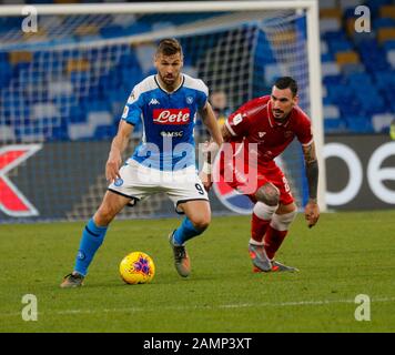 Rom, Kampanien, Italien. Januar 2020. Während des italienischen Fußballpokals SSC Neapel gegen den FC Perugia am 14. Januar 2020 im San Paolo Stadion in Neapel.Im Bild: Llorente Credit: Fabio Sasso/ZUMA Wire/Alamy Live News Stockfoto