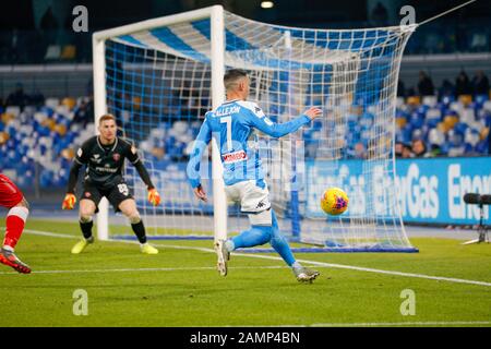 Rom, Kampanien, Italien. Januar 2020. Während des italienischen Fußballpokals SSC Neapel gegen den FC Perugia am 14. Januar 2020 im San Paolo Stadion in Neapel.In Bild: Callejon Credit: Fabio Sasso/ZUMA Wire/Alamy Live News Stockfoto