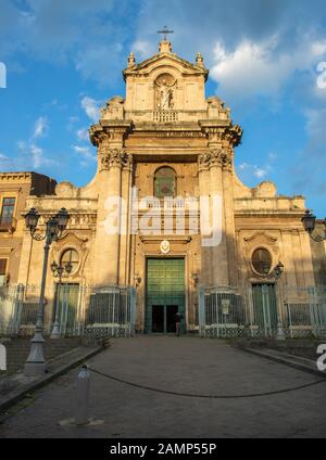 Catania, ITALIEN - 7. APRIL 2018: Die Kirche Santuario della Madonna del Carmine. Stockfoto