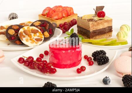 Verschiedene Desserts auf dem Tisch Stockfoto