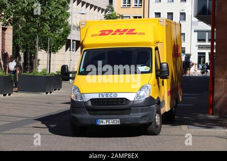 Nürnberg, Deutschland - Mai 7, 2018: DHL-Kurier Transporter in Deutschland. DHL ist Teil des Deutschen Nationalen mail Service - Deutsche Post. Stockfoto