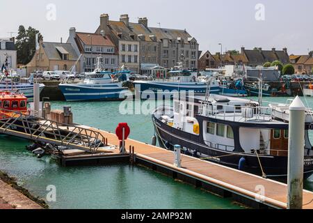 Der Hafen von Saint-Vaast-la-Hougue, Manche, Normandie, Frankreich Stockfoto