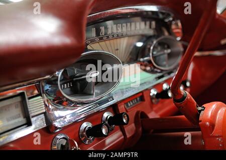 1966 Ford Galaxie 500 Armaturenbrett Detail Stockfoto