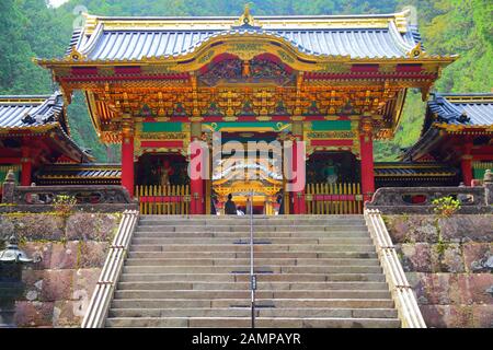 Wahrzeichen Japans - der buddhistische Tempel von Rinnoji in Nikko (UNESCO-Weltkulturerbe). Mausoleum Taiyu-in. Stockfoto