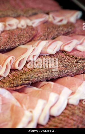 Auswahl an Wurstwaren Aufschnitt. Stockfoto