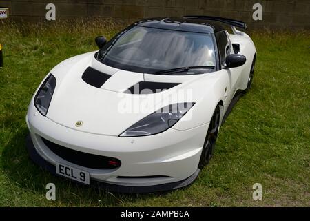 Lotus Evora parkten auf einem Oldtimer-Treffen in Derbyshire Stockfoto