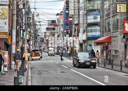 KYOTO, Japan - 14 April, 2012: die Menschen besuchen Gion in Kyoto, Japan. 13,413,600 ausländischen Touristen besucht Japan im Jahr 2014. Stockfoto