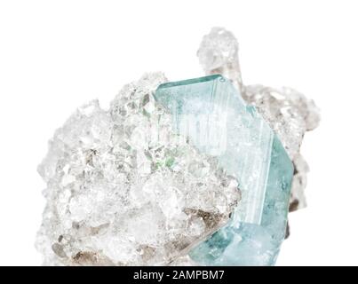 Mineralogisches Exemplar aus Kristallen aus blauem Datolith und transparentem Apophyllit, isoliert auf weißem Grund; Dalnegorsker Mine, Russland Stockfoto