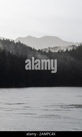 Eibsee bei Regenwetter, schlechtem Wetter, in der Nähe von Grainau, Oberbayern, Bayern, Deutschland Stockfoto