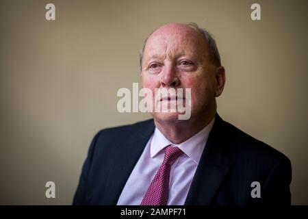 Der traditionelle Unionist Voice (TUV)-Chef Jim Allister MLA. Allister hat einen neuen Gesetzesentwurf entworfen, den er zur Lösung vieler Regierungsmängel in Nordirland, die während der RHI-Untersuchung aufgedeckt wurden, in die Gesetzgebung bringen wollte. Stockfoto