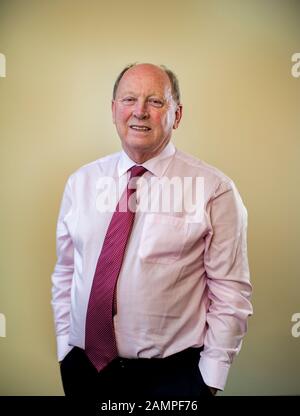 Der traditionelle Unionist Voice (TUV)-Chef Jim Allister MLA. Allister hat einen neuen Gesetzesentwurf entworfen, den er zur Lösung vieler Regierungsmängel in Nordirland, die während der RHI-Untersuchung aufgedeckt wurden, in die Gesetzgebung bringen wollte. Stockfoto