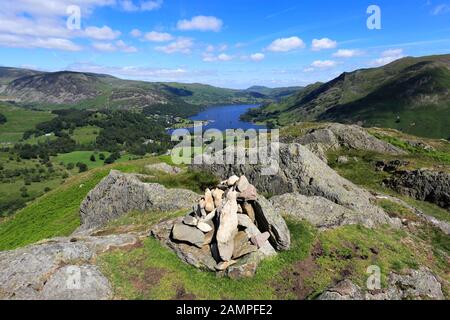 Summit Cairn of Arnison Crag, Ullswater, Lake District National Park, Cumbria, England, Großbritannien Stockfoto