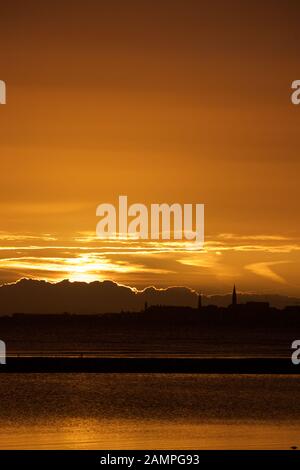 Sonnenuntergang am Hafen von Dun Laoghaire, Dublin, Irland. Stockfoto