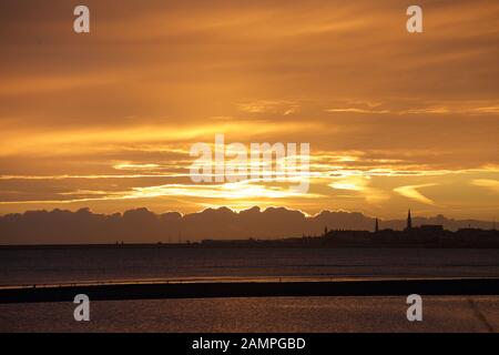 Sonnenuntergang am Hafen von Dun Laoghaire, Dublin, Irland. Stockfoto