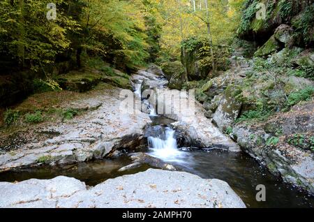 Pesenbachtal in Oberösterreich - der Pesenbach ist ein kleiner Fluss in der Region Mühlviertel, der in die Donau fließt. Stockfoto