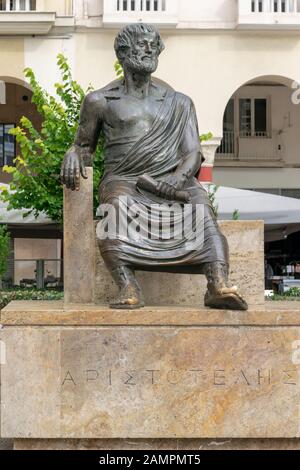 Die Skulptur des antiken griechischen Philosophen Aristoteles in das historische Zentrum der Stadt auf der Aristoteles-platz Stockfoto