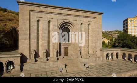 Außenansicht des mittelalterlichen Mesrop Mashtots Institut für alte Manuskripte in Armenien Stockfoto