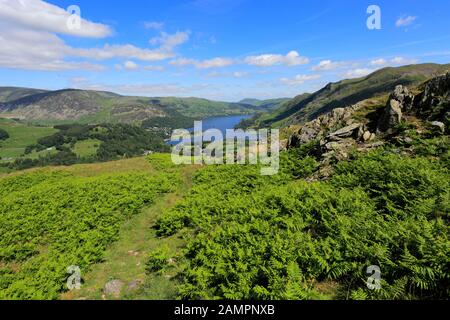 Blick auf Ullswater über Glenridding Village, Lake District National Park, Cumbria, England, Großbritannien Stockfoto