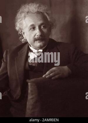 Albert Einstein (1879-1955) in einem 1931 erschienenen Porträt von Doris Ulmann. Stockfoto