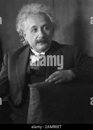 Albert Einstein (1879-1955) in einem 1931 erschienenen Porträt von Doris Ulmann. Stockfoto