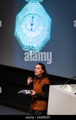 Edinburgh, Großbritannien. 13. Januar 2020. Dr Tacye Phillipson präsentiert an der Gesellschaft der Antiquaries von Schottlands Vortrag über die Geschichte von David Ramsay von Schottland, der königliche Uhrmacher zu James VI&Ich im Nationalmuseum von Schottland. Stockfoto