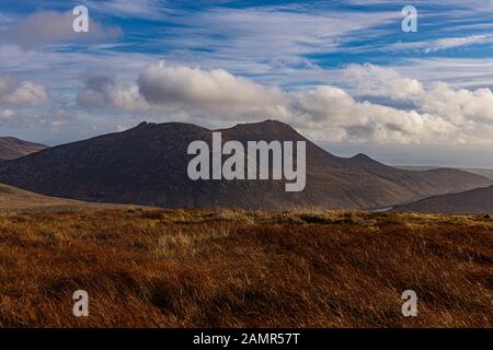 Slieve Binnian und Wee Binnian, Mourne Mountains, County Down, Nordirland Stockfoto