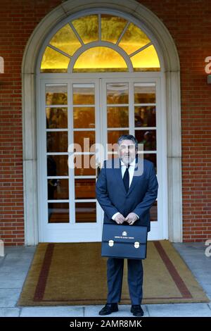 Madrid Spanien; 14.01.2020.- José Manuel Rodríguez Uribes Minister für Kultur und Sport.Pedro Sanchez, präsident Spaniens und seine 22 Minister auf einem Foto des Arbeitsteams und seines ersten ministerrates im La Moncloa-Komplex, Sitz der Exekutivgewalt der Regierung des Königreichs Spanien. Carmen Calvo: Ministerin der Präsidentschaft, Beziehungen zu Den Gerichten und demokratische Erinnerung Pablo Iglesias: Soziale Rechte und 2030 Agenda Nadia Calviño: Wirtschaft und digitale Transformation Teresa Ribera: Ökologische Transition und Demographische Herausforderung Arancha González Laya: Ausländische Angelegenheiten, Euro Stockfoto