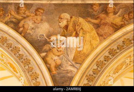 Acireale, ITALIEN - 11. APRIL 2018: Das Fresko des heiligen Nikolaus im Dom von Giuseppe Sciuti (1907). Stockfoto