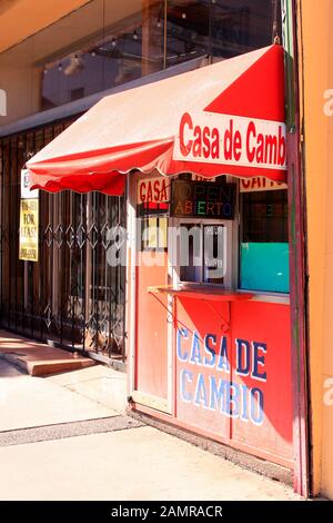 Geldwechsel-Kiosk in Nogales an der Grenze von Mexiko und Arizona USA Stockfoto