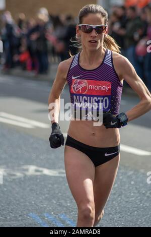 Portugiesische professioneller Athlet Läufer in London Marathon 2016 Jessica Augusto während des Rennens Stockfoto