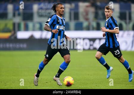 Mailand, Italien. Januar 2020. Valentino lazaro (fc internazionale) während Inter vs Cagliari, italienische TIM-Cup-Meisterschaft in Mailand, Italien, 14. Januar 2020 Credit: Independent Photo Agency/Alamy Live News Stockfoto