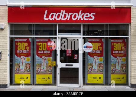 Eine allgemeine Ansicht einer Ladbrokes Buchhandlung in Großbritannien. Stockfoto