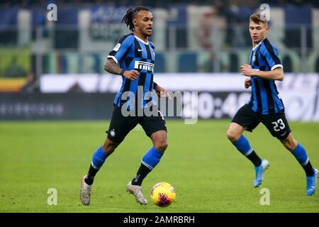 Mailand, Italien. Januar 2020. Valentino lazaro (fc internazionale) während Inter vs Cagliari, italienische TIM-Cup-Meisterschaft in Milano, Italien, 14. Januar 2020 - LPS/Francesco Scaccianoce Credit: Francesco Scaccianoce/LPS/ZUMA Wire/Alamy Live News Stockfoto