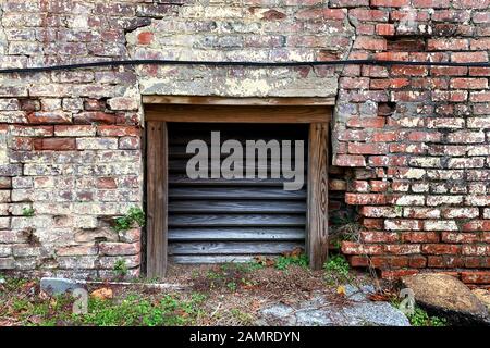 Eine Gasse Wand mit Rutsche Vent Stockfoto