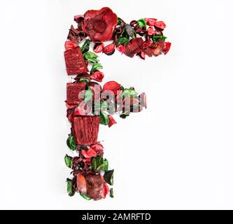 Lateinischer Buchstabe aus trockenen Rosenblüten. Stockfoto