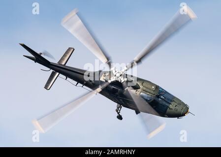 Eine AgustaWestland AW109 Utility Helicopter der belgischen Luftwaffe am Beauvechain Airbase. Stockfoto