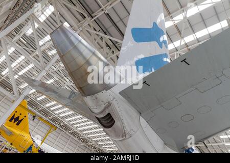 Flybe Embraer E175 im Hangar am 17. August 2016 am Flughafen Birmingham, West Midlands, Großbritannien Stockfoto